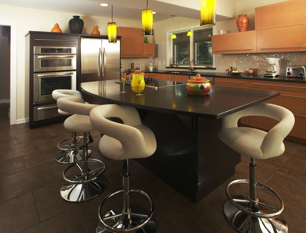 Contrasting yet complementary features in a kitchen